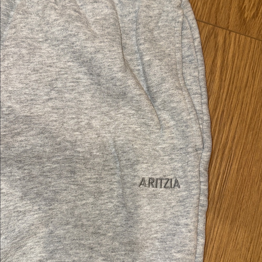 Aritzia Cozy Sweatfleece Mega Straight™ Sweatpant - Picture 4 of 7